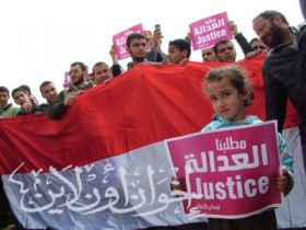 وقفة الإخوان أمام المحكمة العسكرية