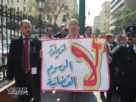 غضب المحامين ضد زيادة الرسوم