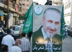 جنازة الداعية فتحي يكن