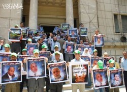 وقفة تضامن مع د. أبو الفتوح وإخوانه