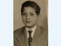 د. محمود عزت خلال مراحل التعليم الأولى