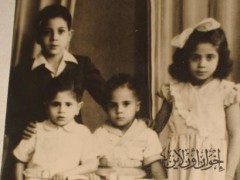 محمود عزت مع إخوته في صغره