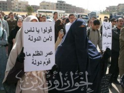 الحرية للشرفاء شعار زوجات المعتقلين