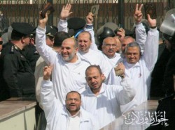 وجوه مضيئة رغم قسوة الاعتقال