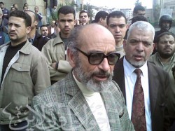 د. عبد الحميد الغزالي والحاج مسعود السبحي يشاركان في المظاهرة