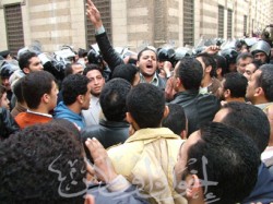 صرخات المتظاهرين تطالب بالتحرك لمناصرة الأقصى