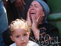 سيدة تبكي بحرقة على ضياع منزلها في الحريق