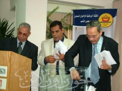 النواب سعد عبود وجمال زهران وعلاء عبد المنعم أثناء فرز الأصوات