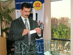 النائب أشرف بدر الدين يدلي بصوته