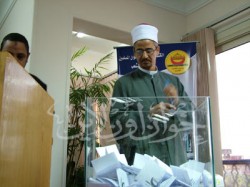 الشيخ محمد عبد الرحمن يدلي بصوته