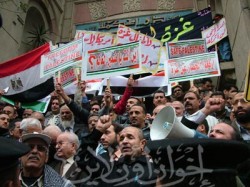 حشود أمام دار الحكمة نصرةً لغزة