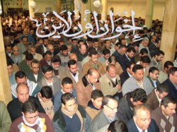 حشد غفير شارك في صلاة الجنازة