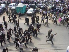 الأمن يطارد المتظاهرين في الشوارع بالغربية