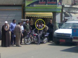 الدائرة تشير إلى رجال أمن الدولة عند وصولهم