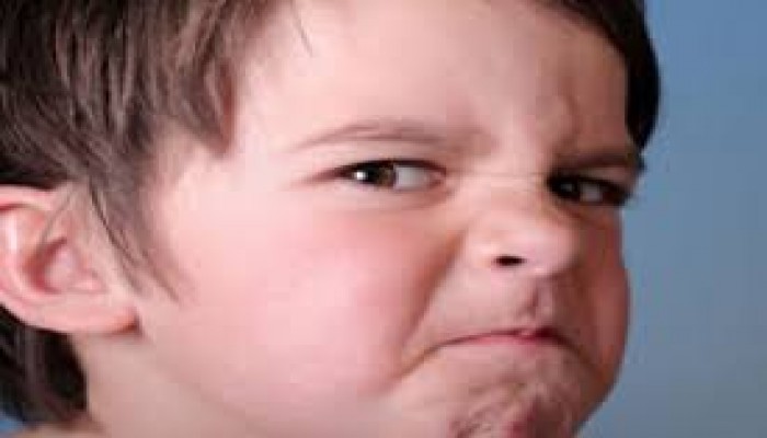 ابني يضرب أشقاءه.. ماذا أفعل؟!