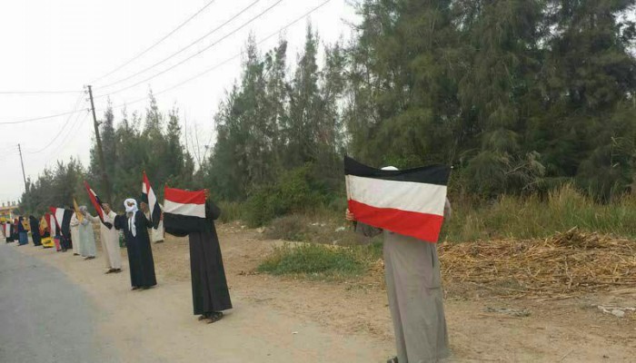 بالصور.. سلسلة بشرية لثوار النوبارية بالبحيرة