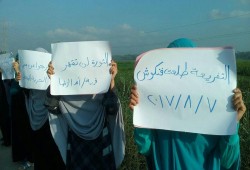 سلسلة بشرية بدمياط ضد جرائم العسكر