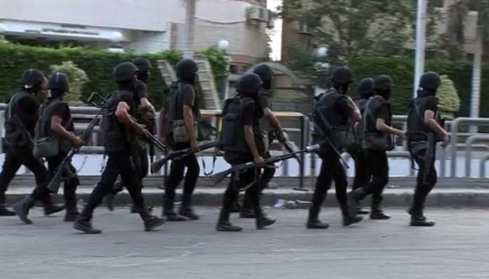 داخلية الانقلاب تعتقل مواطنين تعسفيًا أثناء مغادرتهم البلاد