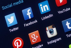 "فضفضة" المصريين على وسائل التواصل الاجتماعي