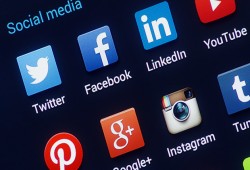 "فضفضة" المصريين على وسائل التواصل الاجتماعي