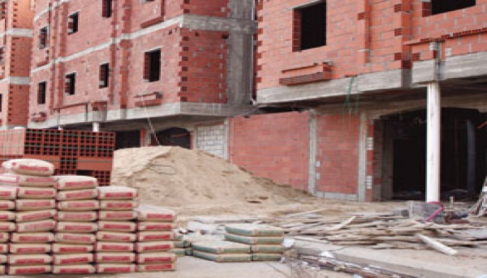 انهيار قطاع المقاولات.. و2000 شركة تخارجت