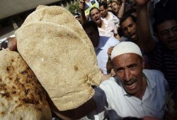 مظاهرات الخبز تصل القاهرة وتقطع شارع المطار بإمبابة