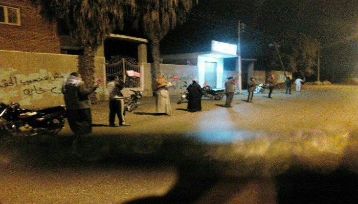 سلسلة بشرية في أشمون بالمنوفية تطالب بمحاكمة قائد الانقلاب