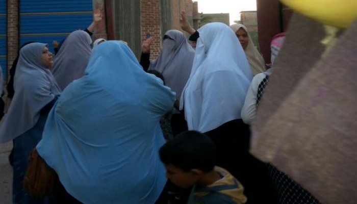 مسيرة ثورية لنساء ضد الانقلاب بإدكو تُندد بمجازر رابعة