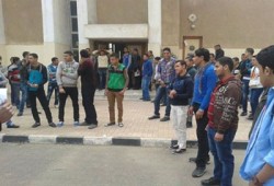 سلسلة بشرية بأزهر المنوفية للإفراج عن الطلاب المعتقلين