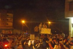 فيديو.. وقفة ليلية على الطريق الدولي بكفر الشيخ رفضًا للانقلاب