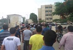 طلاب الزقازيق يتصدون لشبيحة الانقلاب ويحررون أحد زملائهم