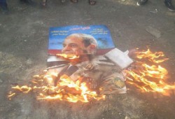 شارلز دن: السيسي يدفع الشعب المصري للتطرف