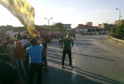 فيديو.. سلسلة بشرية لثوار بلبيس تحية لأم الشهيد