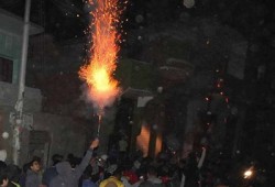 فيديو.. مسيرة ليلية لثوار سيلا تندد بأحكام الإعدام