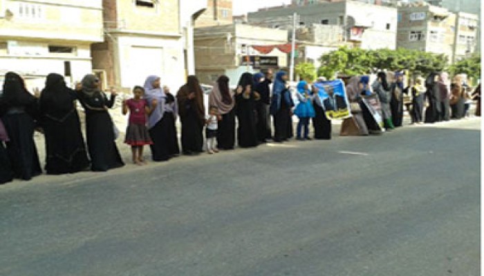 وقفات ثورية بكفر صقر تندد بجرائم الانقلاب الدموي