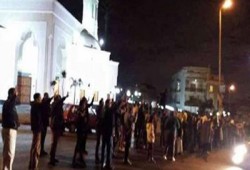 سلسلة بشرية مسائية لثوار سوهاج تندد بجرائم الانقلاب