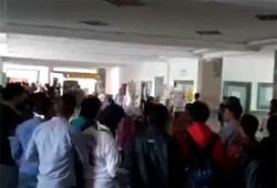 فيديو.. وقفة لطلاب هندسة العاشر تنديدًا بفصل الطلاب