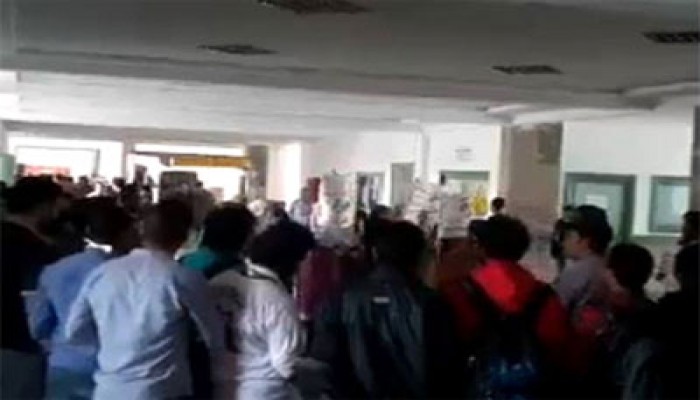 فيديو.. وقفة لطلاب هندسة العاشر تنديدًا بفصل الطلاب