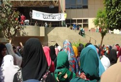 بالصور.. مسيرة لطلاب جامعة القاهرة