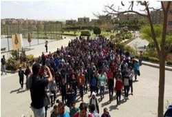 الطلاب يحاصرون مكتب رئيس الجامعة الألمانية لتنفيذ مطالبهم