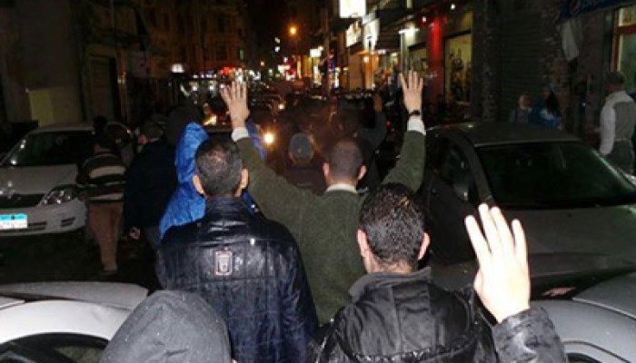 صور.. مسيرة ليلية شبابية بسبورتنج تهتف بإعدام السفاح