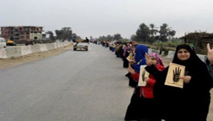 مباشر..سلاسل ووقفات نسائية بقرية الرئيس تندد بجرائم الانقلاب