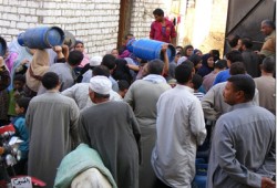 وقفة لأهالي بيلا رفضًا لتواطؤ الانقلاب مع السوق السوداء