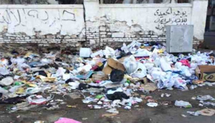 تلال القمامة تحاصر شوارع أسيوط.. والانقلاب يتجاهل