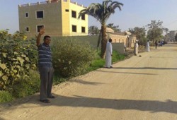 فيديو.. سلاسل بشرية لثوار "بطن أهريت" رفضًا لبيع مصر