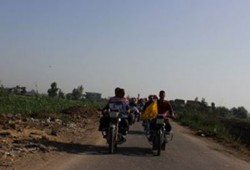 فيديو.. مسيرة دراجات بخارية ببني سويف رفضًا لبيع مصر