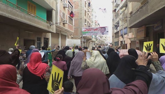 مباشر.. قرية الرئيس ترفض مؤتمر بيع مصر بمسيرة حاشدة