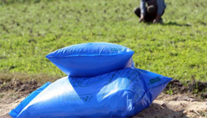 الانقلاب ينتقم من فلاحي بني سويف ويرفع سعر الأسمدة لـ3400 جنيه