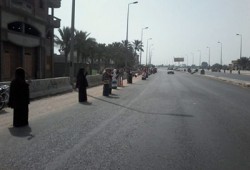 سلسلة بشرية لثوار أبو المطامير تطالب بالقصاص للشهداء