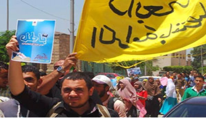 وقفة حاشدة لأهالي الإبراهيمية تهتف بالحرية لأسرى الشرعية